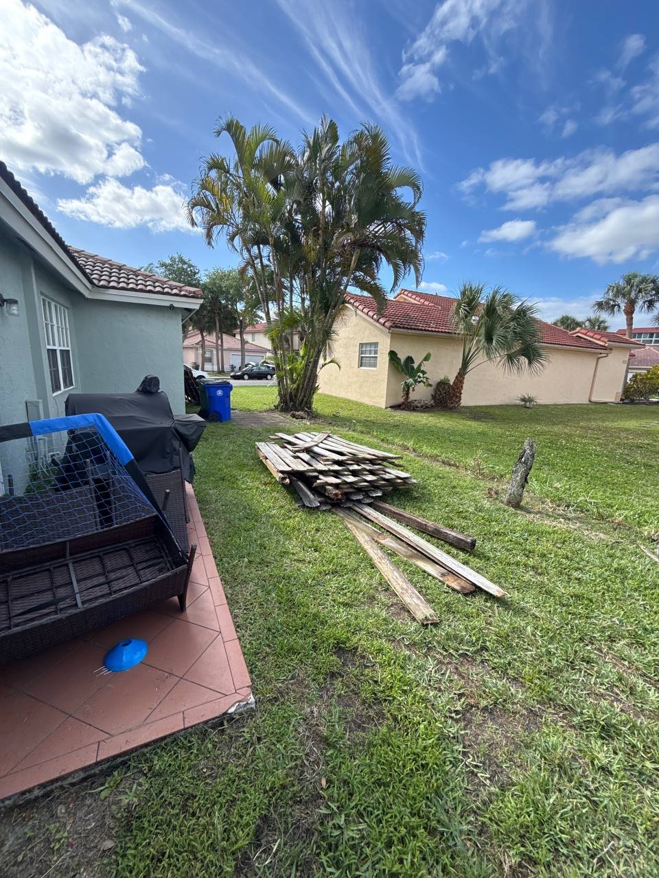 Instalación de nueva cerca residencial completada