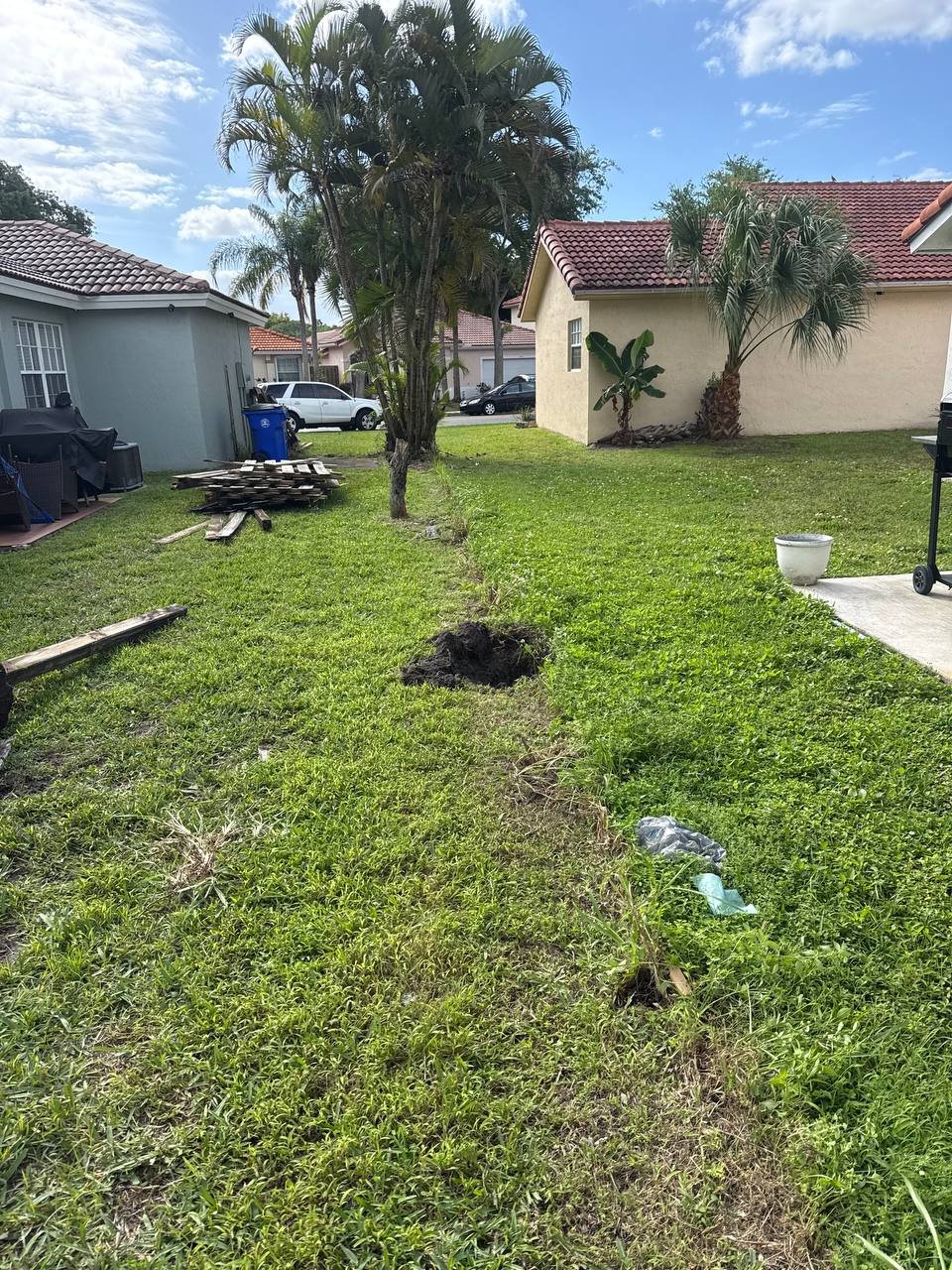 Nueva cerca moderna instalada en propiedad de Florida